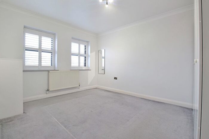 2 Bedroom Flat To Rent In Twickenham Road, Isleworth, TW7
