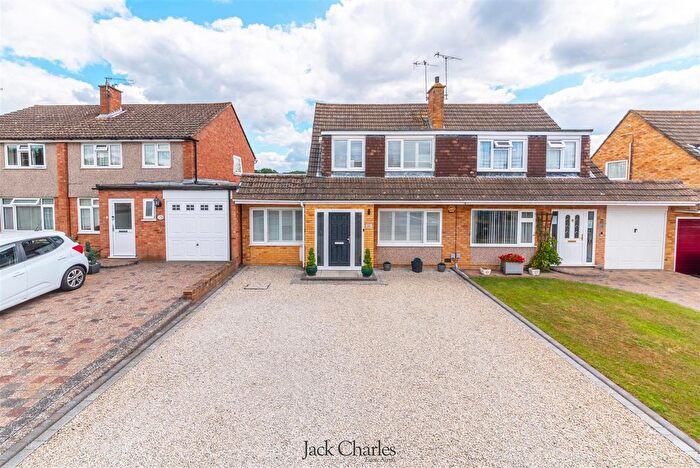 4 Bedroom Semi Detached House For Sale In Fleming Way, Tonbridge, TN10