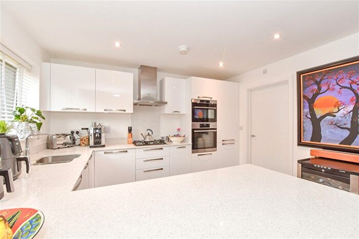 4 Bedroom Detached House For Sale In Merlyn Drive, Kings Hill, West Malling, Kent, ME19