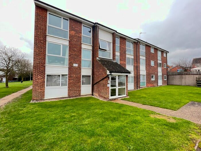 2 Bedroom Flat To Rent In Yeats Close, Royston, SG8
