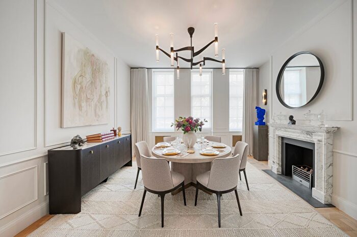2 Bedroom Flat For Sale In South Audley Street, Mayfair, London, United Kingdom, W1K