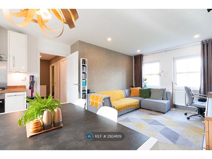 2 Bedroom Flat To Rent In Rainbow Road, Erith, DA8