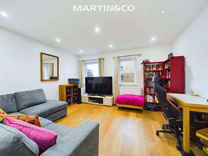 1 Bedroom Flat For Sale In High Street, Slough, SL1