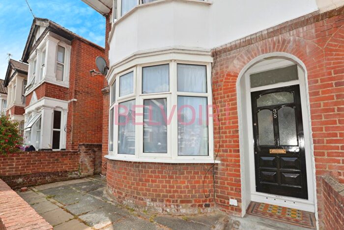 5 Bedroom Semi-Detached House To Rent In Harborough Road, Polygon, Southampton, SO15