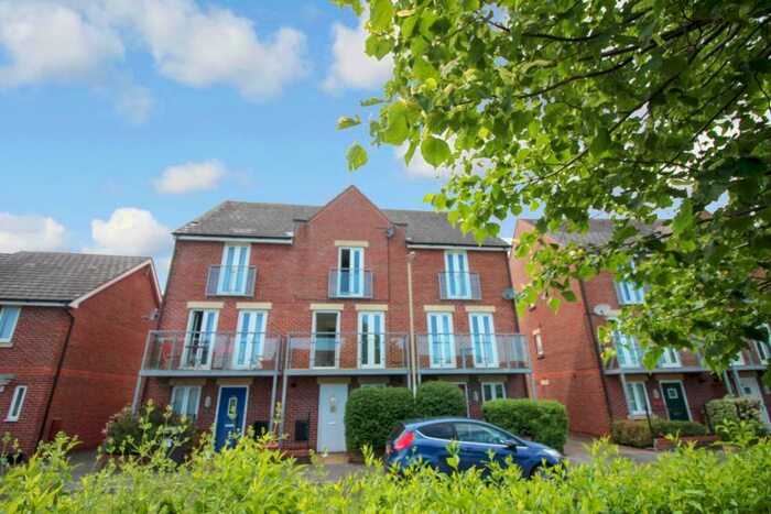4 Bedroom Town House To Rent In Somers Way, SO50