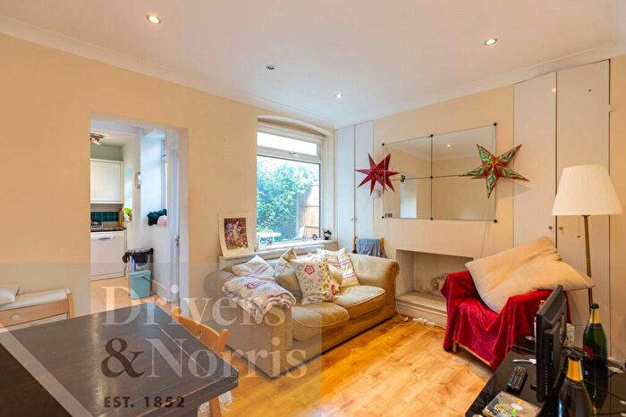 2 Bedroom Maisonette To Rent In Widdenham Road, Holloway, London, N7