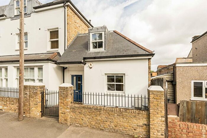 2 Bedroom Property To Rent In Reynolds Road, London, W4