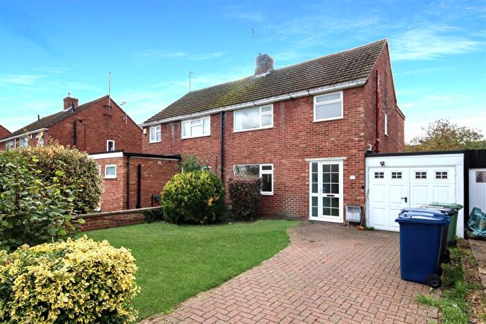 3 Bedroom Semi Detached House For Sale In Lents Way, Chesterton, Cambridge, CB4