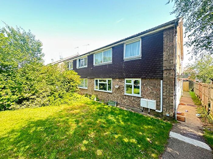 2 Bedroom Ground Maisonette To Rent In Bunhill Close, Dunstable, Bedfordshire, LU6