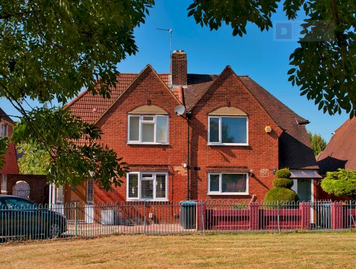 4 Bedroom Terraced House To Rent In Hazelbury Green, Edmonton, London, N9