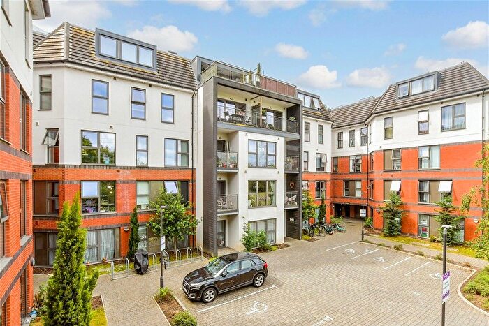 2 Bedroom Flat For Sale In Mill Green Road, Mitcham Junction, Surrey, CR4