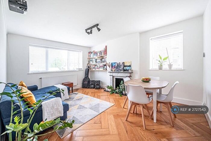 2 Bedroom Flat To Rent In Crathorne House, London, N2