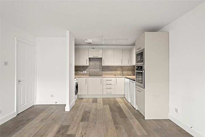 1 Bedroom Flat To Rent In Cobham Gate, Freelands Road, Cobham, Surrey, KT11