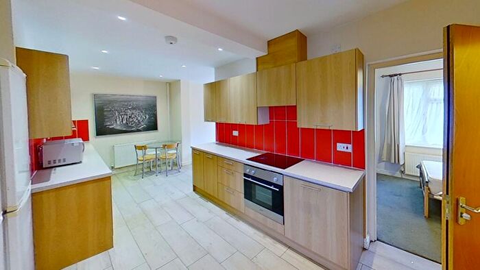 5 Bedroom Semi Detached House To Rent In The Chase, Guildford, GU2