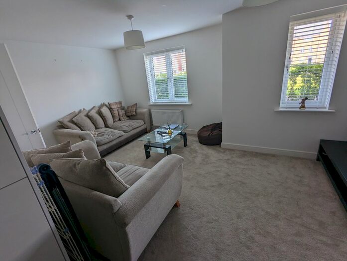 2 Bedroom Flat To Rent In Elm Drive, Reading, RG5
