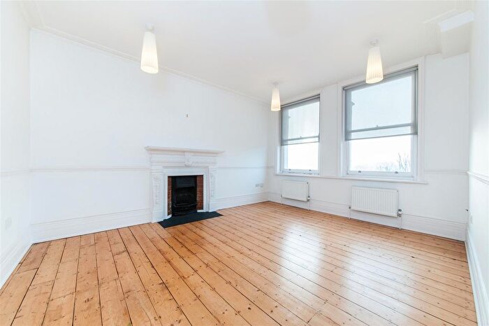 2 Bedroom Flat To Rent In Clapham Common North Side, London, SW4