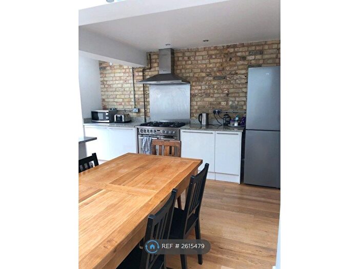 4 Bedroom Semi-Detached House To Rent In Victoria Road, Cambridge, CB4