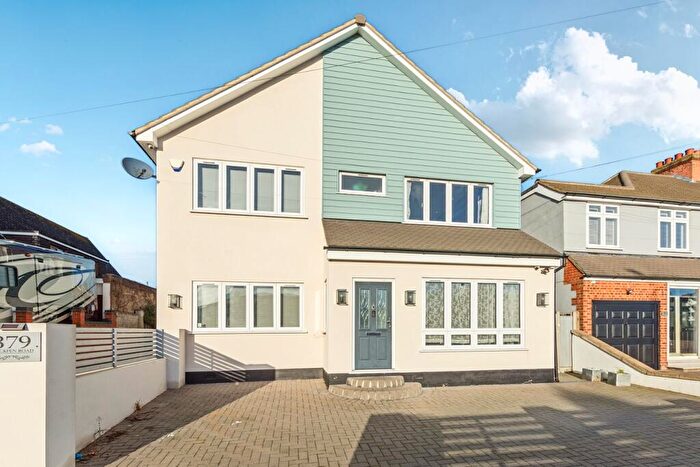 4 Bedroom Detached House For Sale In Blackfen Road, Sidcup, DA15