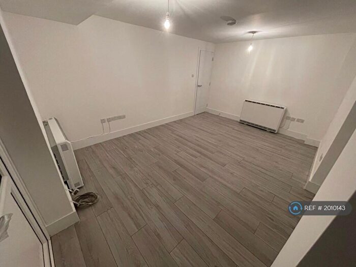 2 Bedroom Maisonette To Rent In Charleston Avenue, Basildon, SS13