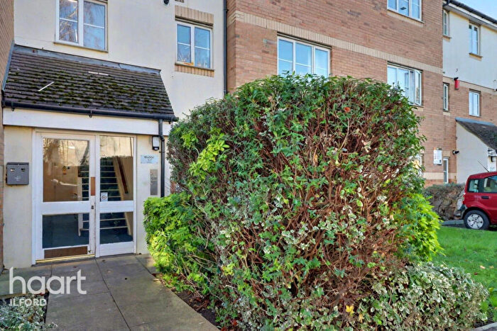 2 Bedroom Flat To Rent In Friars Close, Ilford, IG1