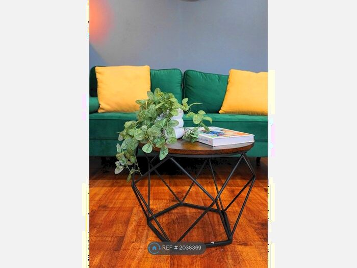 2 Bedroom Flat To Rent In Downs Road, Luton, LU1