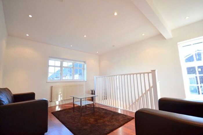 2 Bedroom Flat To Rent In Neale Close, Hampstead Garden Suburb, N2