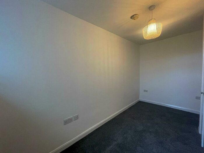 2 Bedroom Flat To Rent In High Road Wood Green London, N22