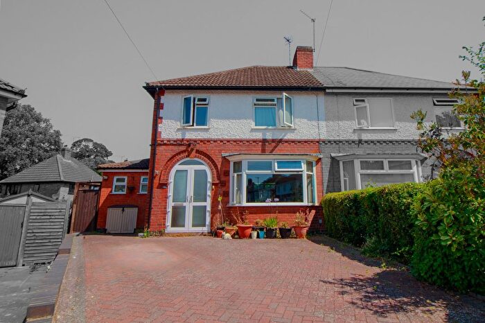 3 Bedroom Semi-Detached House For Sale In Greenland Avenue, Leicester, LE5