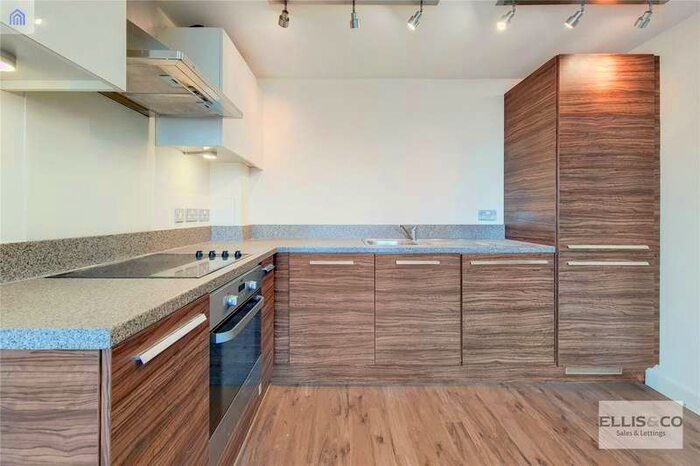 2 Bedroom Flat To Rent In The Green, Southall UB2