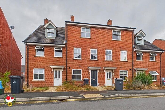 4 Bedroom Town House To Rent In Thatcham Avenue, Kingsway, Gloucester, GL2