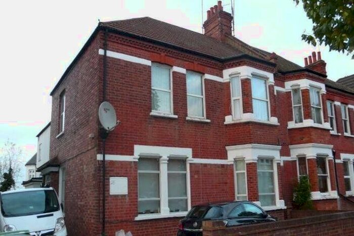 Studio To Rent In Melrose Avenue, London, NW2