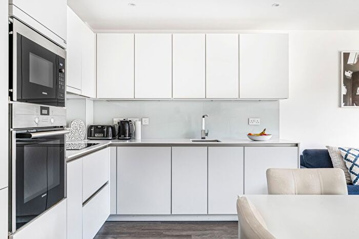 2 Bedroom Flat For Sale In Gaumont Place, London, SW2