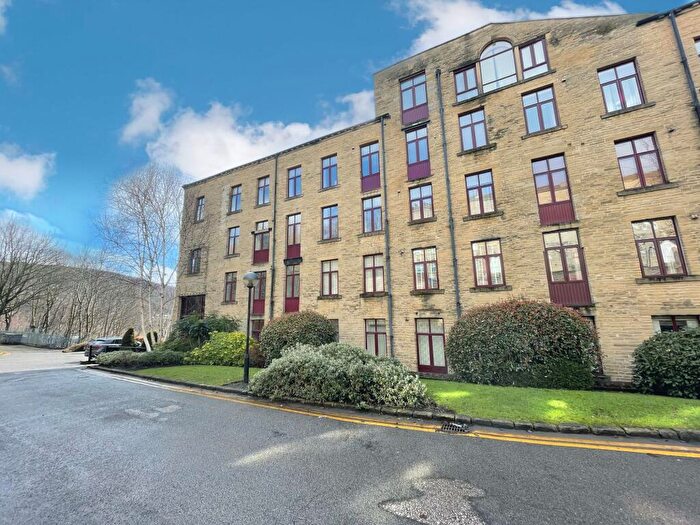 2 Bedroom Flat To Rent In Garden Street North, Halifax, HX3