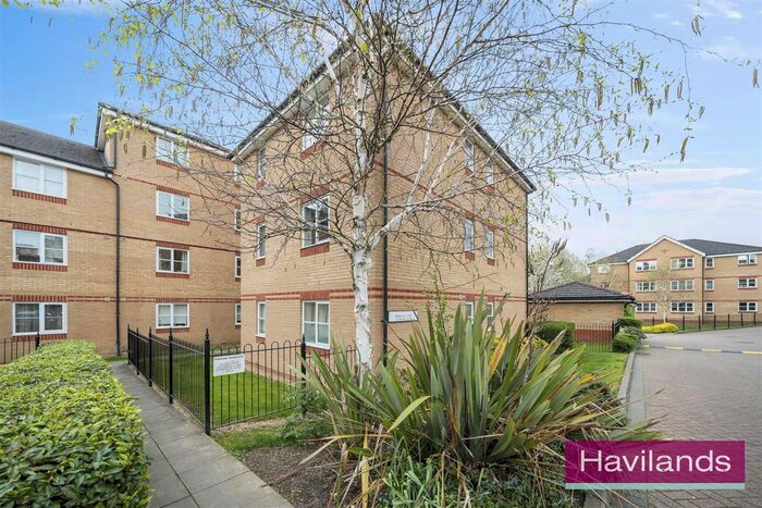 2 Bedroom Flat To Rent In Pickard Close, London, N14