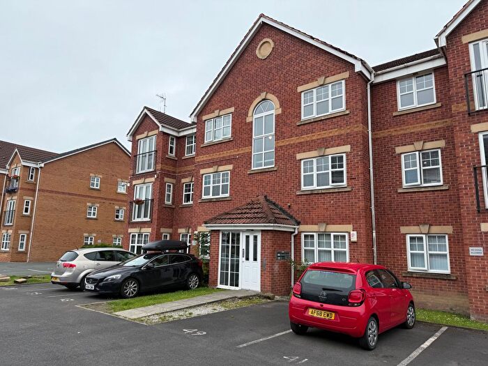 2 Bedroom Flat To Rent In Meadow Field, Wigan, WN2