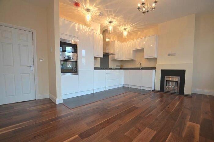 2 Bedroom Flat To Rent In High Street, Ruislip, HA4