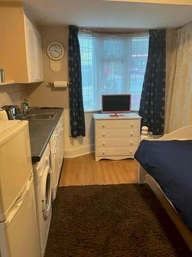 Studio To Rent In Cheam Rd, Sutton, SM1