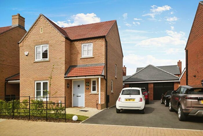 3 Bedroom Detached House To Rent In Oatlands Drive, Bedford, MK45