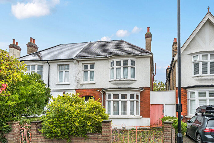 4 Bedroom Semi Detached House For Sale In Arran Road, London, SE6