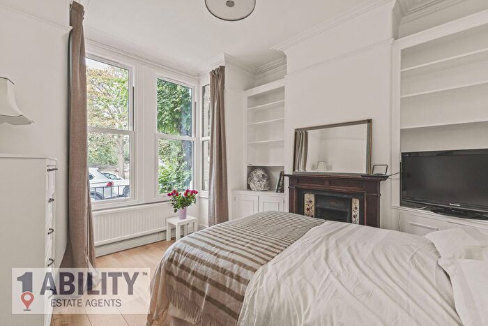 2 Bedroom Flat To Rent In Chiswick Common Road, London, W4