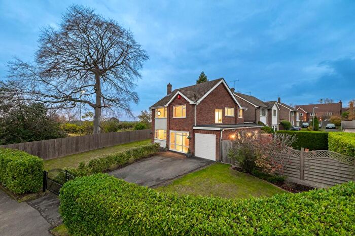 4 Bedroom Detached House For Sale In Convent Close, Kenilworth, CV8