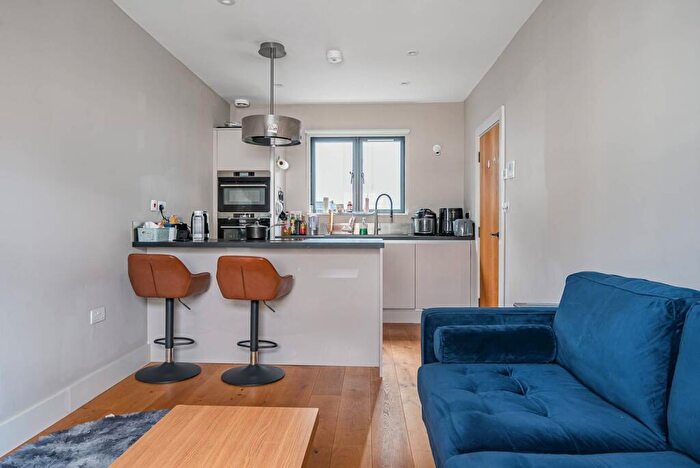 1 Bedroom Flat To Rent In Fulham Road, Chelsea, London, SW10