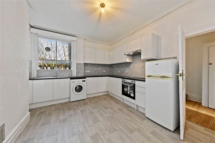 3 Bedroom Maisonette To Rent In Sheen Road, Richmond, TW9