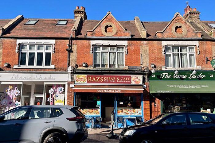 1 Bedroom Flat For Sale In A The Parade, Claygate, Surrey, KT10
