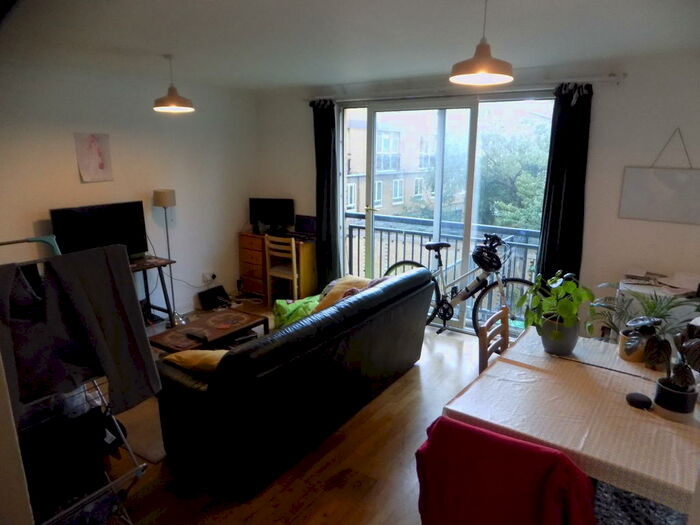 3 Bedroom Flat To Rent In The Marr, Camden, NW1