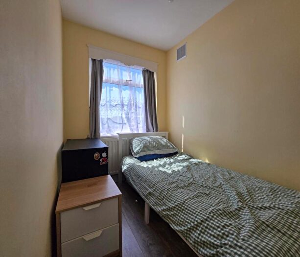 3 Bedroom End Of Terrace House To Rent In Turner Road, Edgware, HA8