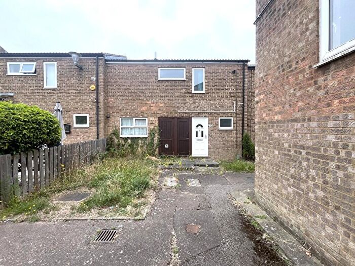 3 Bedroom Terraced House To Rent In Petersfield Gardens, Luton, Bedfordshire, LU3