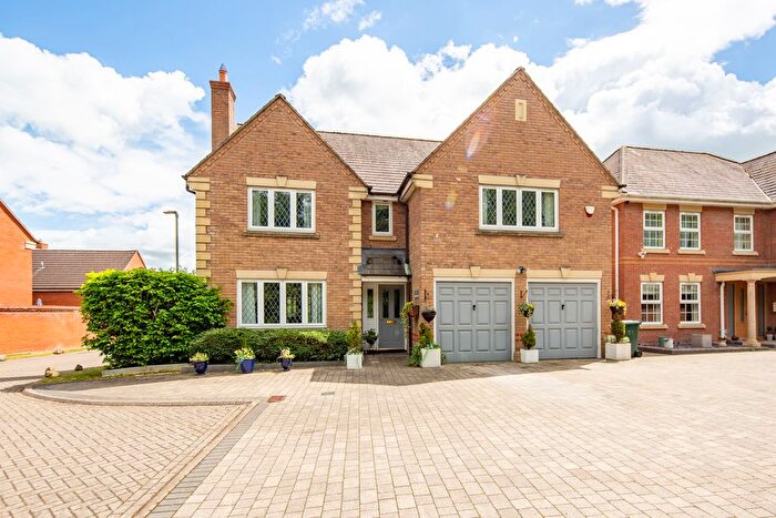 5 Bedroom Detached House For Sale In Oxlip Leyes, Bicester, OX26
