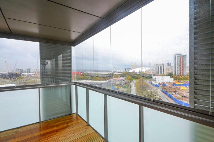 2 Bedroom Flat For Sale In New Village Avenue, Poplar, London, E14