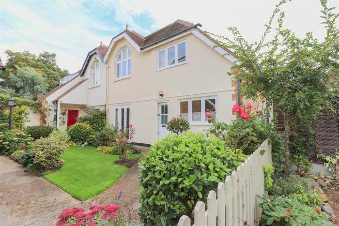 2 Bedroom Semi-Detached House To Rent In Albert Mews, Milton Road, Westcliff-On-Sea, SS0